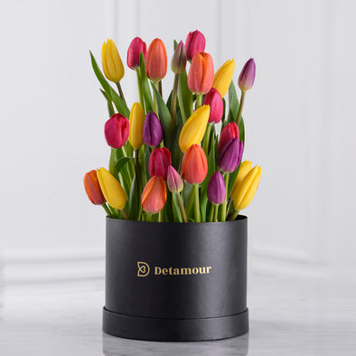 Hat box - 30 tulipanes & follaje